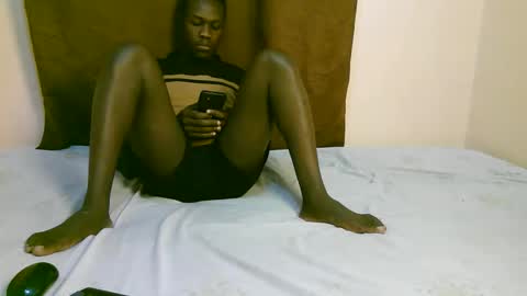 Trisboo5 online show from December 3, 11:55 am