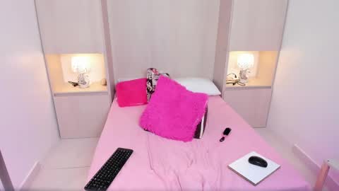 Snapshot of trishamoon chatting on February 12, 7:02 am TRISHA online show from February 12, 7:02 am