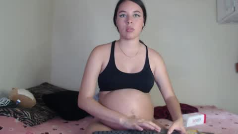 trixie_girl_ online show from March 12, 8:20 pm