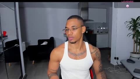Snapshot of troywesly_ chatting on September 26, 1:35 am Troy wesly online show from September 26, 1:35 am