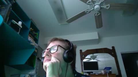 HandicappedLaugher online show from December 4, 1:30 am