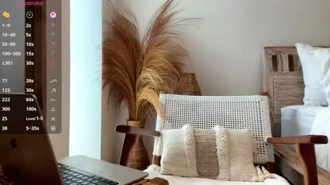 Mia online show from March 6, 5:17 am