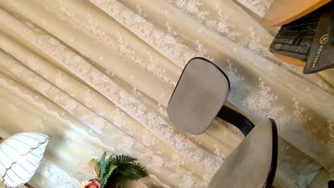 Chloe online show from April 21, 7:59 am