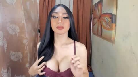 Snapshot of tsqueenselena chatting on September 17, 2:37 am Queen Selena online show from September 17, 2:37 am