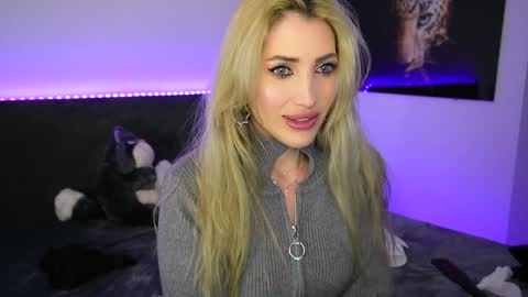 MayCarrey online show from December 24, 6:22 am