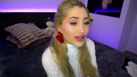 MayCarrey online show from February 7, 1:04 am