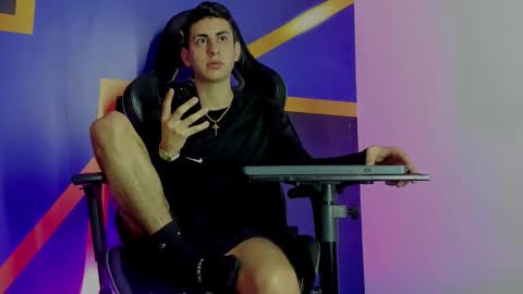 twink_scott19 online show from December 3, 5:08 am