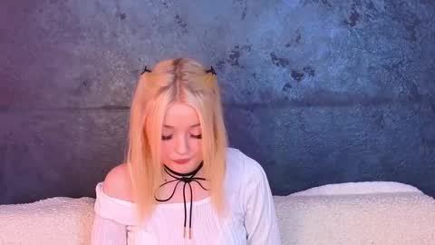 Snapshot of twinklefluff chatting on March 8, 8:11 am twinklefluff online show from March 8, 8:11 am