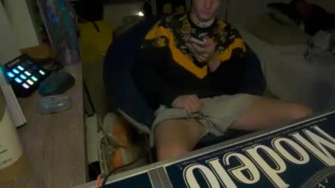 Snapshot of twinktools chatting on September 18, 5:22 am shytwink online show from September 18, 5:22 am