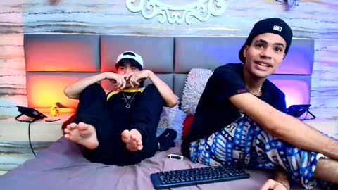 Snapshot of twinslovers_ chatting on September 18, 8:13 pm twinslovers_ online show from September 18, 8:13 pm