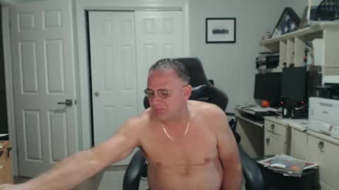 Twopeopleinlove online show from November 17, 11:24 am