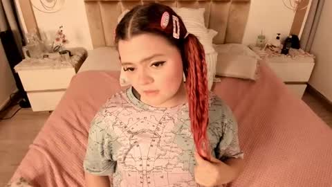 Twiggy online show from March 7, 12:26 am