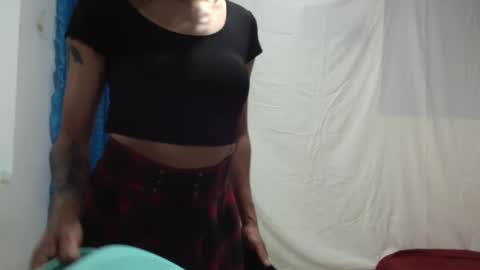 Snapshot of txina chatting on October 4, 4:43 am Xina Lane online show from October 4, 4:43 am