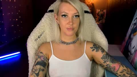 Miley online show from February 6, 2:42 pm