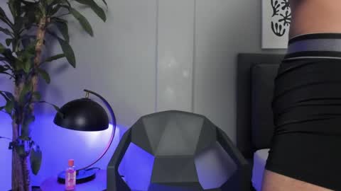 Tyler Fox online show from May 7, 9:10 pm