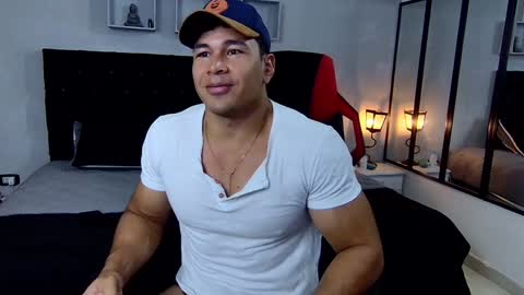 tyler_hank1 online show from January 26, 11:08 pm