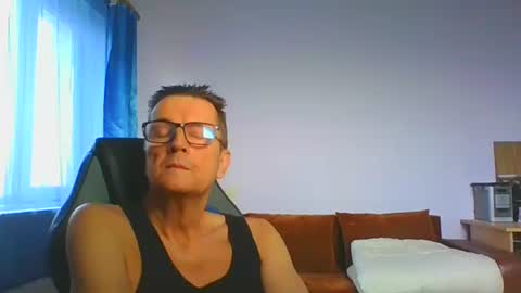 ulmeni7 online show from December 4, 7:30 am