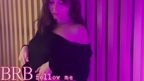 Snapshot of una_medisson chatting on February 17, 2:28 pm Una  online show from February 17, 2:28 pm