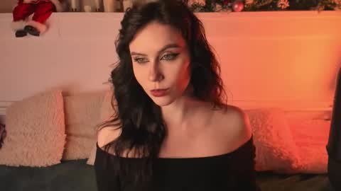 Una  online show from January 8, 8:04 pm