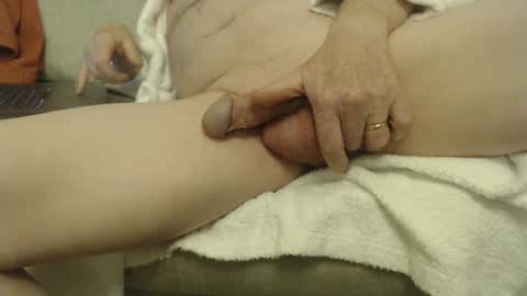 Snapshot of uncle2433 chatting on October 11, 9:29 pm Uncle online show from October 11, 9:29 pm