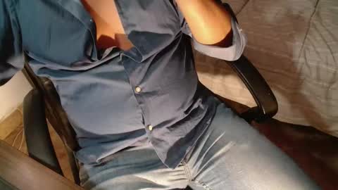 Snapshot of under_thedesk chatting on September 24, 7:42 pm Giov online show from September 24, 7:42 pm