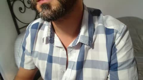 Snapshot of under_thedesk chatting on October 14, 3:48 pm Giov online show from October 14, 3:48 pm