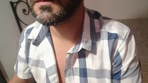 Snapshot of under_thedesk chatting on September 30, 8:52 pm Giov online show from September 30, 8:52 pm