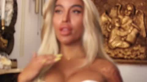 unhollysanyathompson online show from March 11, 7:57 am