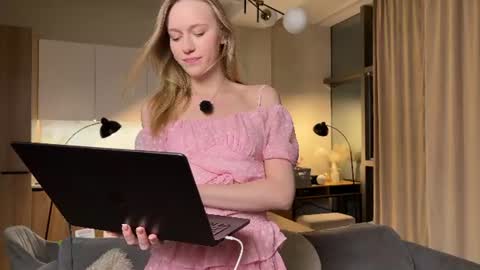 UnnaBella online show from June 27, 7:09 pm
