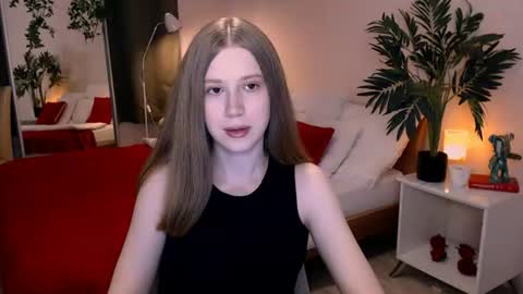 unreal_lady online show from August 1, 1:24 pm