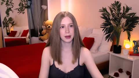 unreal_lady online show from June 15, 1:47 pm