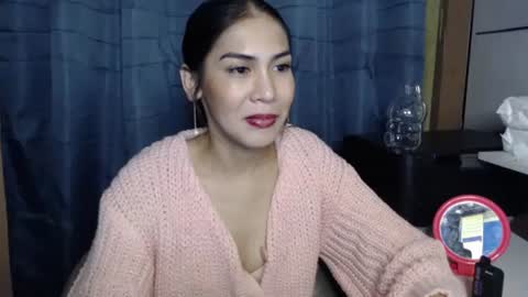 ItsUrsElla online show from December 17, 9:49 pm