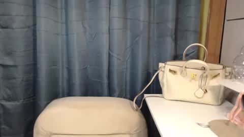 ItsUrsElla online show from December 30, 2:51 pm