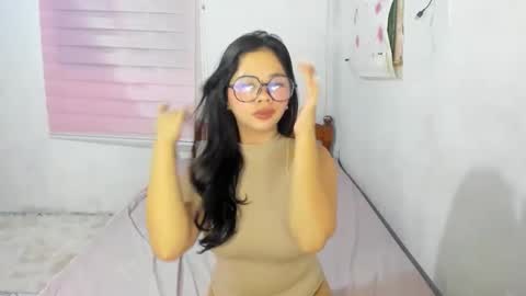 ur_wildlily online show from November 22, 4:05 pm