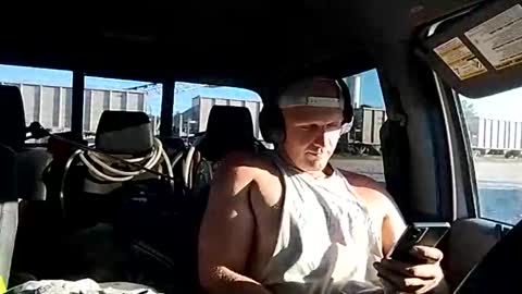 ur_zaddy4now online show from September 28, 10:41 pm