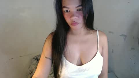 Snapshot of urbeautifulnightmare chatting on October 23, 12:23 am venice online show from October 23, 12:23 am