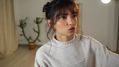 Linda Restrepo online show from January 5, 11:22 pm