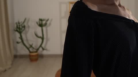 Linda Restrepo online show from December 22, 2:06 am