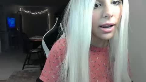 Snapshot of urgoddessmarla chatting on October 15, 4:27 am Goddess Marla online show from October 15, 4:27 am