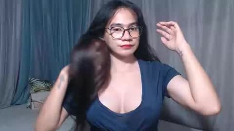 urhot_sanggre online show from October 18, 2:32 pm