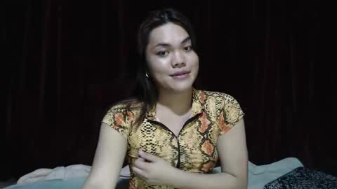 urhottie_bella online show from June 2, 1:13 pm