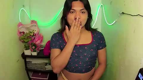 Snapshot of urhottie_bella chatting on September 25, 7:21 pm urhottie_bella online show from September 25, 7:21 pm