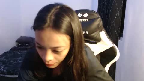 juliana online show from November 21, 5:00 pm