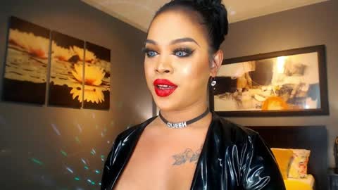 UrMajestyTyra online show from May 5, 2:18 am