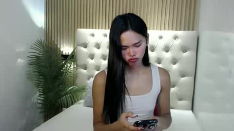 Snapshot of ursandra_xx chatting on October 21, 5:38 pm ursandra_xx online show from October 21, 5:38 pm