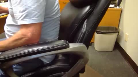 useemie online show from March 31, 12:00 am