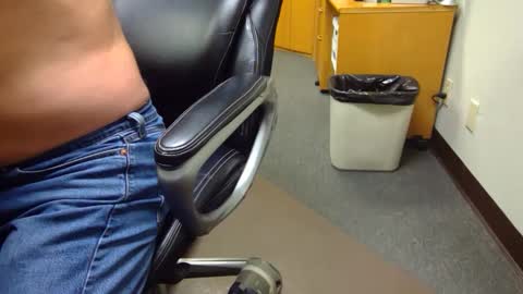 useemie online show from December 4, 7:39 pm