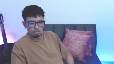 useronlypurple777 online show from December 22, 3:35 am