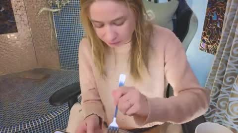 Leila online show from September 30, 11:37 pm