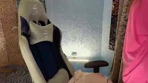 Leila online show from October 3, 9:34 pm